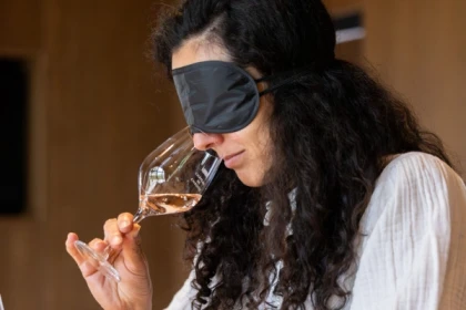 Château de Chausse : Dégustation Sensorielle les Yeux Bandés - Éveil des Sens à La Croix-Valmer - Vignerons Indépendants