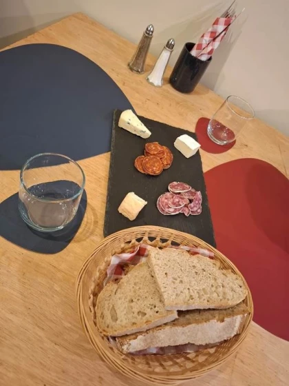 Pause gourmande : planchette locale et vins chez le vigneron - Vignerons Indépendants