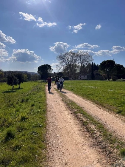 Provence : Balade « L’Empreinte du Temps », à vélo électrique, Patrimoine, Jeu de Piste, Vin - Vignerons Indépendants
