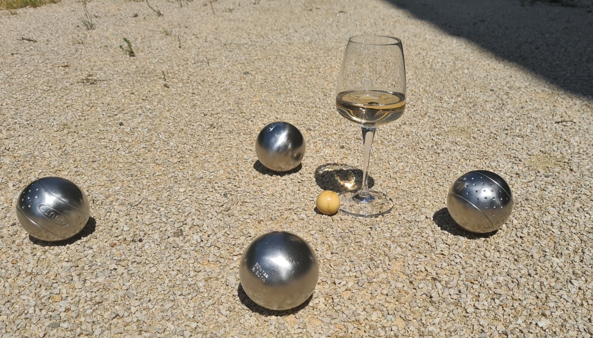 Un rosé et une pétanque - Vignerons Indépendants