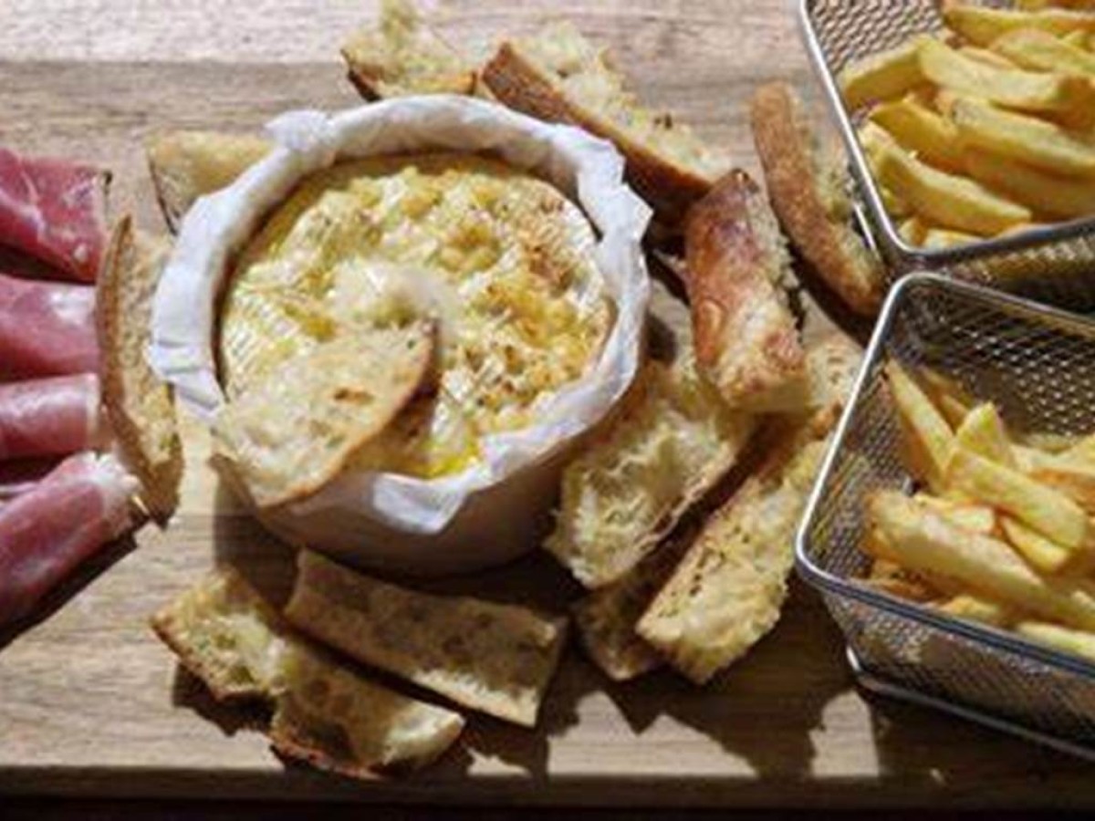Camembert rôti et frites  pour 2 pers - Vignerons Indépendants