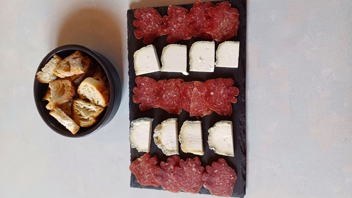 Visite guidée du Domaine (vignes et chais) + dégustation commentée 5 vins+ petit assortiment pain, fromage et saucisson- durée 1h env. - Vignerons Indépendants