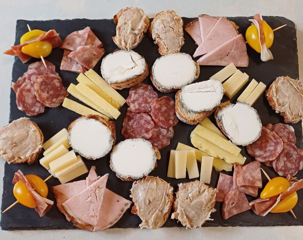 Visite guidée du Domaine (vignes et chais) + dégustation 5 vins+ 1 planche vigneronne à partager- pour 2 personnes- durée 1h env. - Vignerons Indépendants